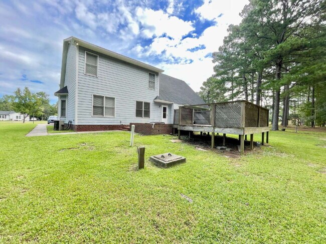 Building Photo - Spacious 3-Bedroom Nest with 2.5 Baths And...