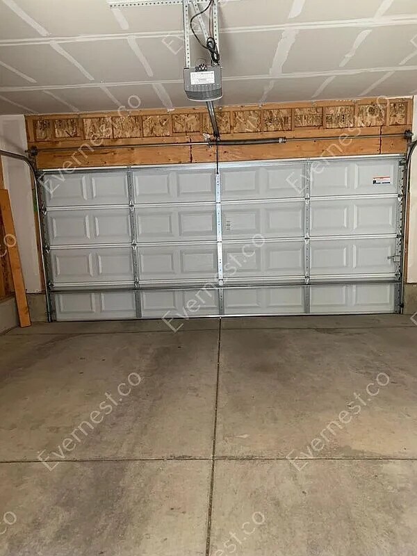 Building Photo - 3-Bed/ 3-Bath Modern Town Home with Attached Garage and Front Porch /Voucher Accepted/Available S...