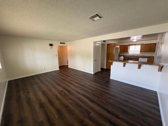 Building Photo - Corner lot home near Shopping Center Available Now!