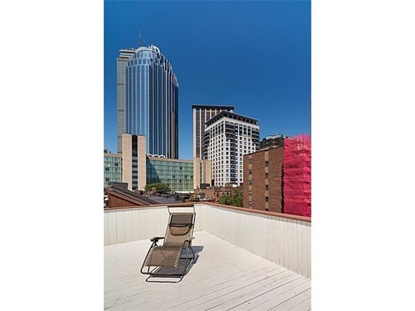 Building Photo - 7 Follen St