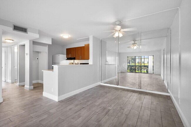 Building Photo - 1011 Green Pine Blvd