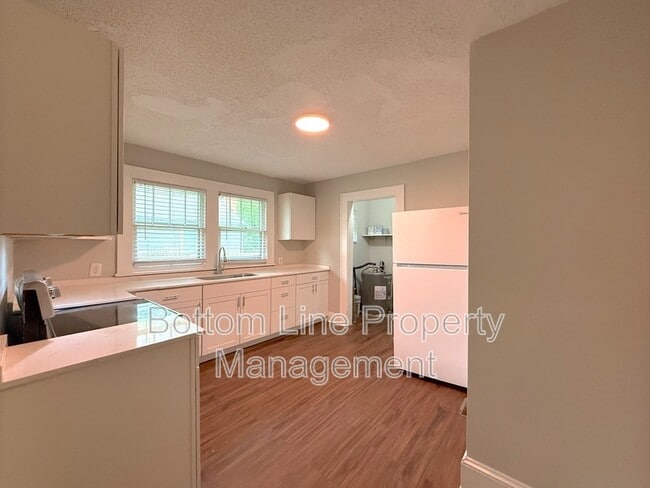 Building Photo - 2225 Celia Ave