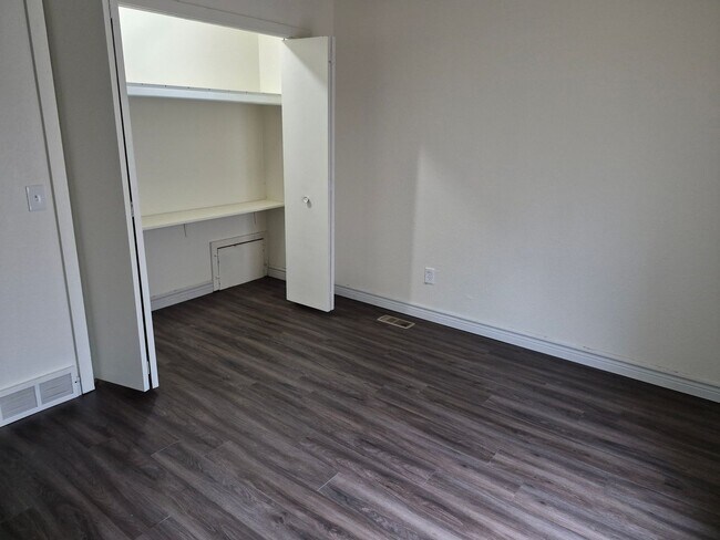 Building Photo - 5836 Ryewyck Dr