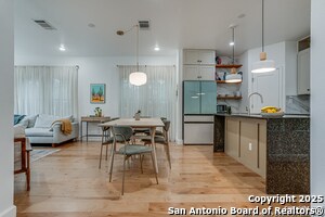Building Photo - 211 Gibson