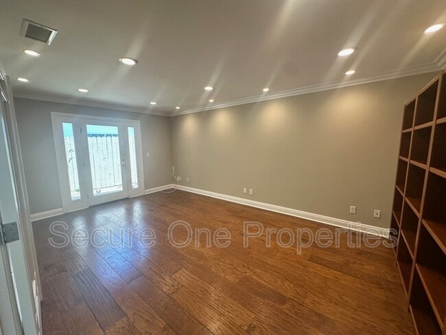 Building Photo - 1695 Berkshire Dr