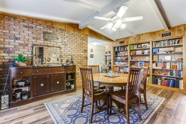 Building Photo - 9551 E Lake Highlands Dr