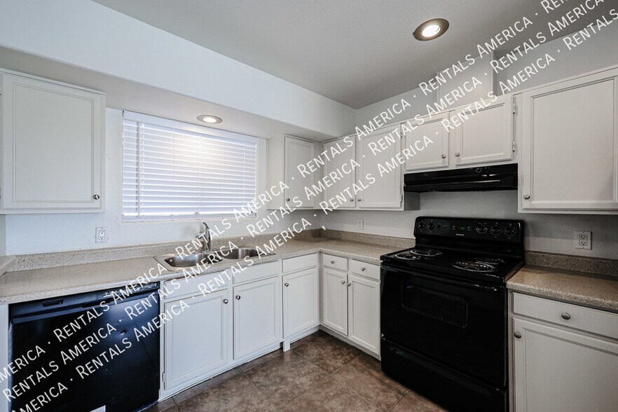 Building Photo - 7219 S 14th Pl