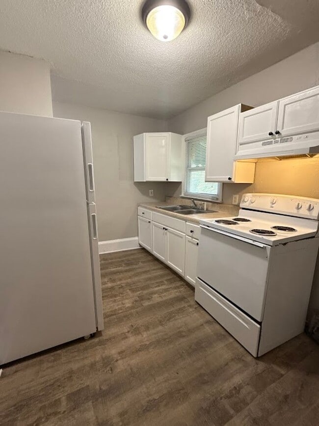 Building Photo - 4 Bed 1 Bath in Atlanta! $500 off for the first month rent!