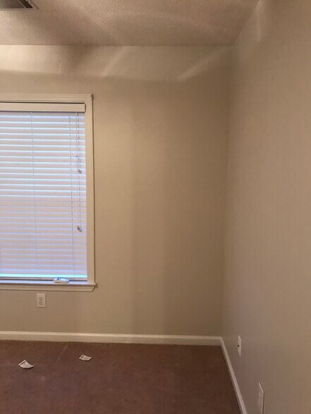 Building Photo - 139 Thorn Tree Ln