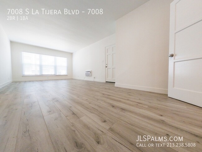 Building Photo - Beautifully remodeled 2 bed w/Full stainle...