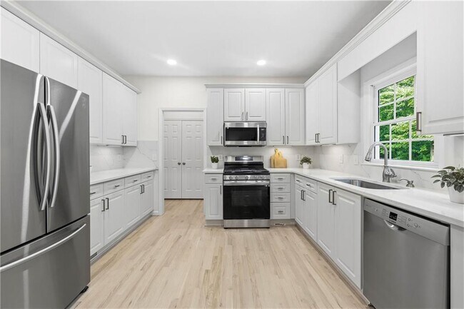 Building Photo - 2530 Wellsley Ln