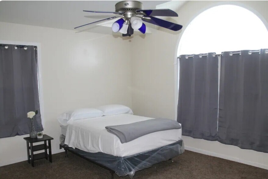 Building Photo - 189 Newport Rd