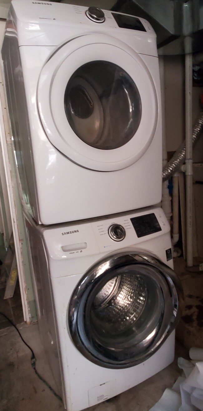 washer/dryer - 800 S Bishop St