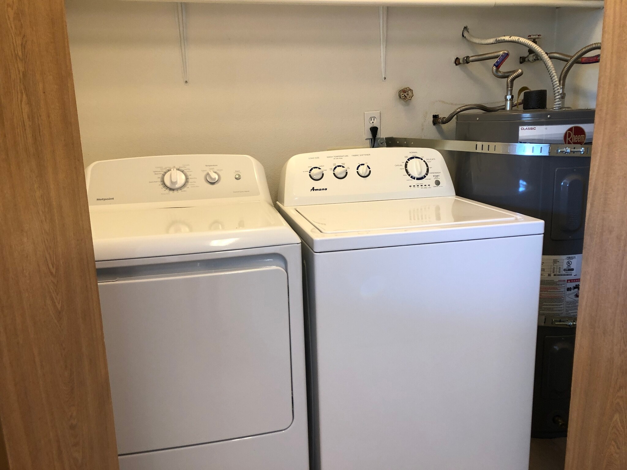 Building Photo - 270 NW Clay Ct