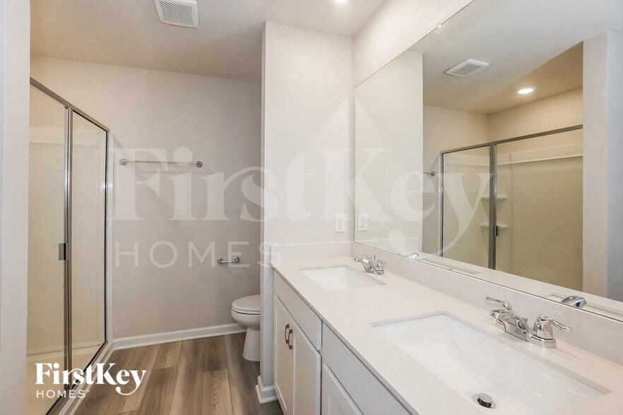 Building Photo - 877 Moray Ln