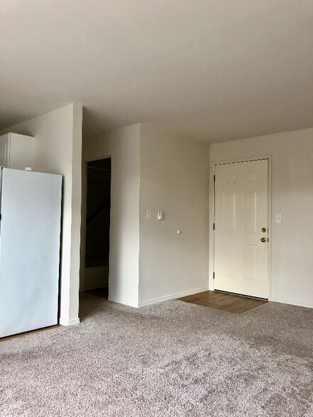 Building Photo - 3604 NE 73rd Pl