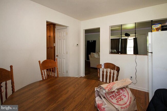 Building Photo - 10 Sherwood Ln