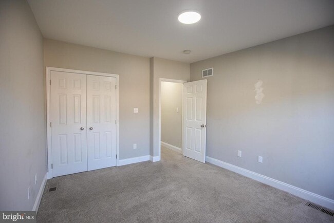 Building Photo - 530 N Montford Ave