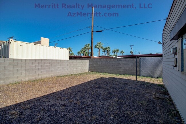 Building Photo - 1642-1654 N Catalina Ave