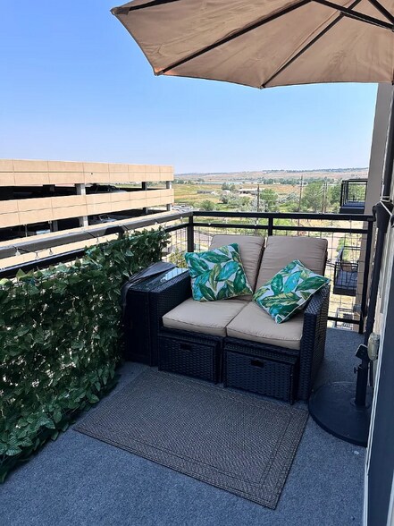 Building Photo - 13598 Via Varra