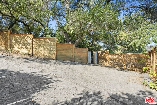 Building Photo - 21273 Entrada Rd