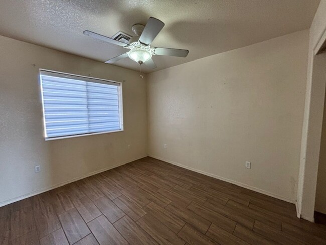 Building Photo - 3 Bedroom - 2 Bath Home