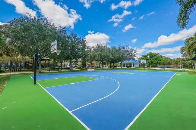 Building Photo - 2801 N Palm Aire Dr