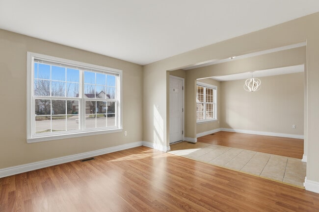 Building Photo - 35900 Abbey Dr