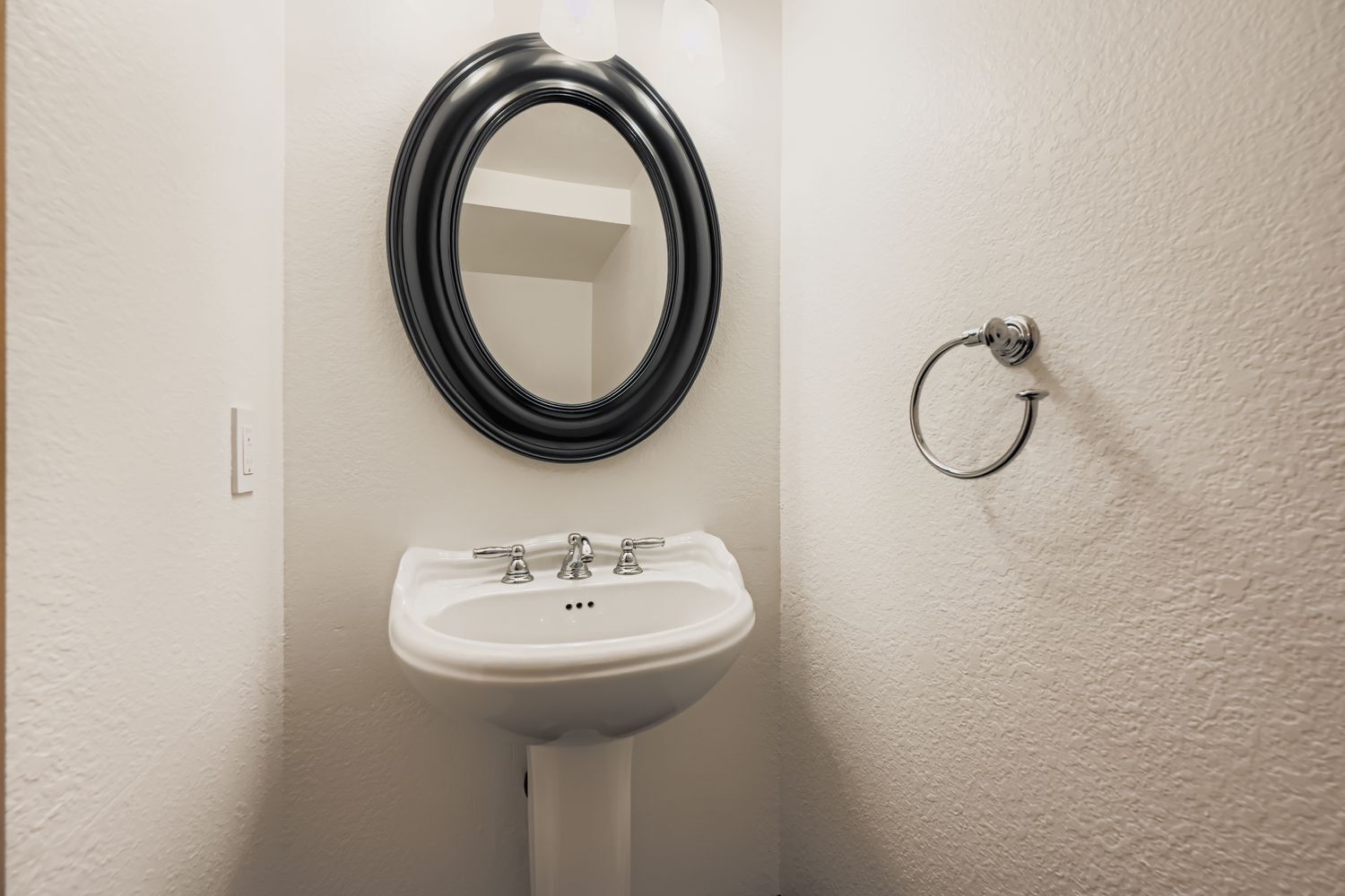 Building Photo - 5056 Buckingham Rd