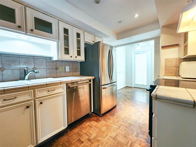 Building Photo - 12 Kings Row