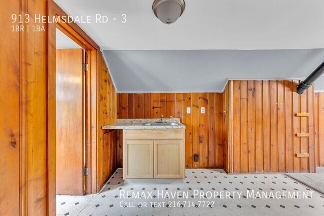 Building Photo - 913 Helmsdale Rd