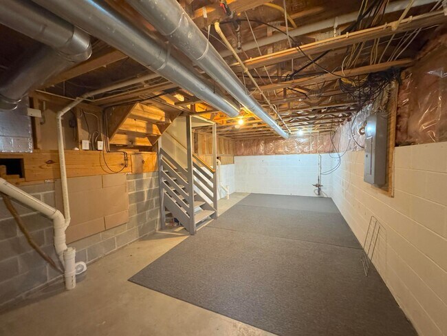 Building Photo - 8577 Clover Glade Dr