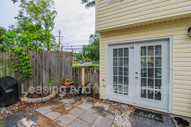Building Photo - 1423 Ashley River Rd