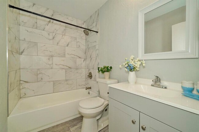 Building Photo - 3421 N Carnation Ct
