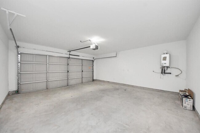 Building Photo - 25524 Roy Rogers Rd