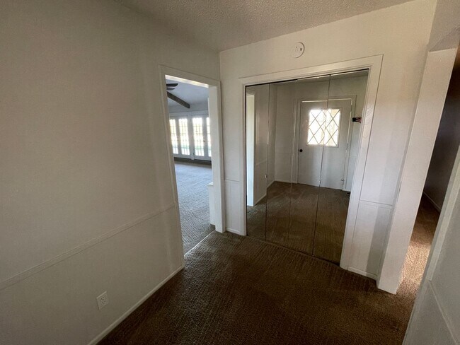 Building Photo - 552 Lawson Ln