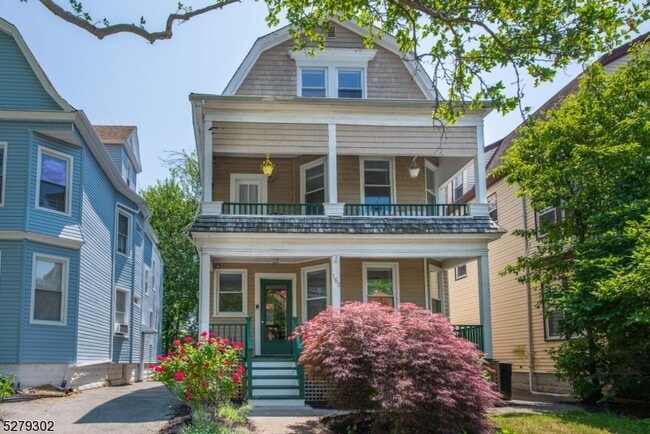 Building Photo - 165 Hillside Ave