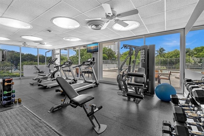 Building Photo - 3375 N Country Club Dr