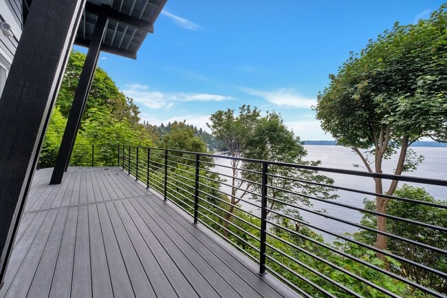 Building Photo - New View Three Tree Point