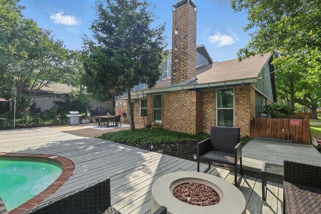 Building Photo - 5830 Jester Dr