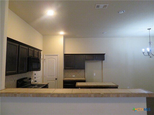 Building Photo - 554 Creekside Cir