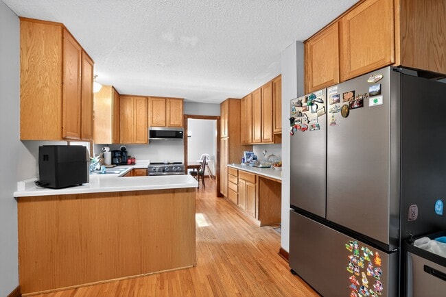 Building Photo - 1710 Shadyview Ln N