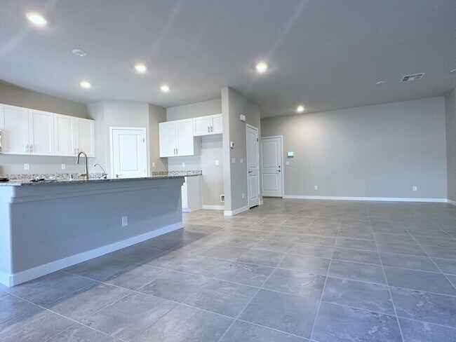 Building Photo - 4bd/2.5bath Single Family Home