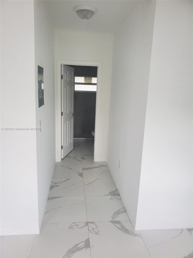 Building Photo - 1718 SW 57th Ave
