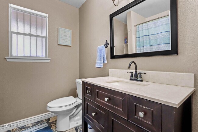 Building Photo - 757 Hempstead Dr