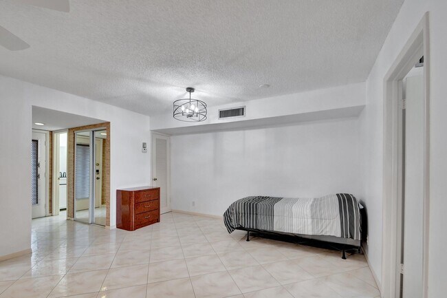 Building Photo - 459 Piedmont J