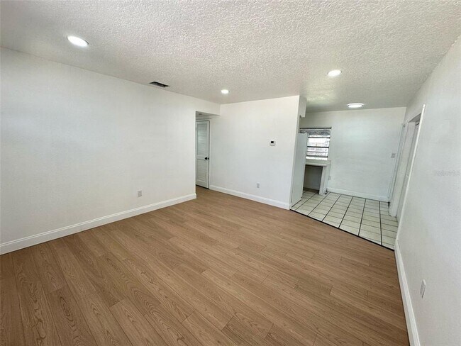 Building Photo - 525 Clearfield Rd