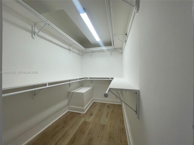 Building Photo - 383 SW 25th Rd
