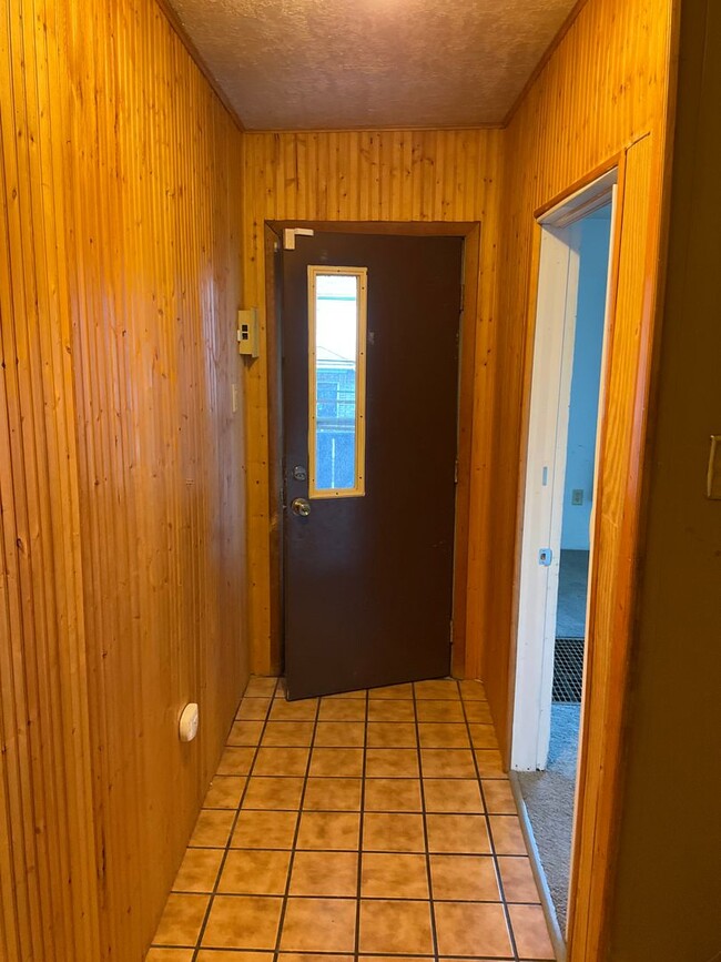 Building Photo - Charming 3-Bedroom 1 bath rental home in H...