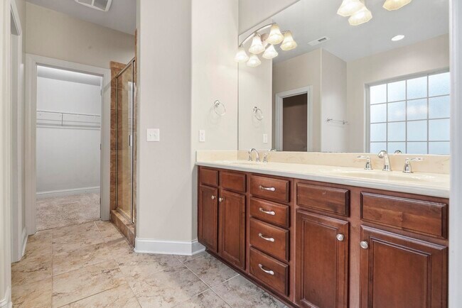 Building Photo - 9060 Abingdon Dr